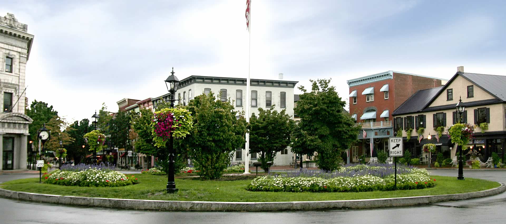 downtown Gettysburg buildings with traffic circle