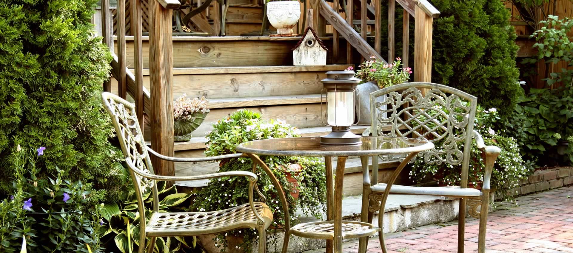 The Brafferton garden patio with tables and chairs