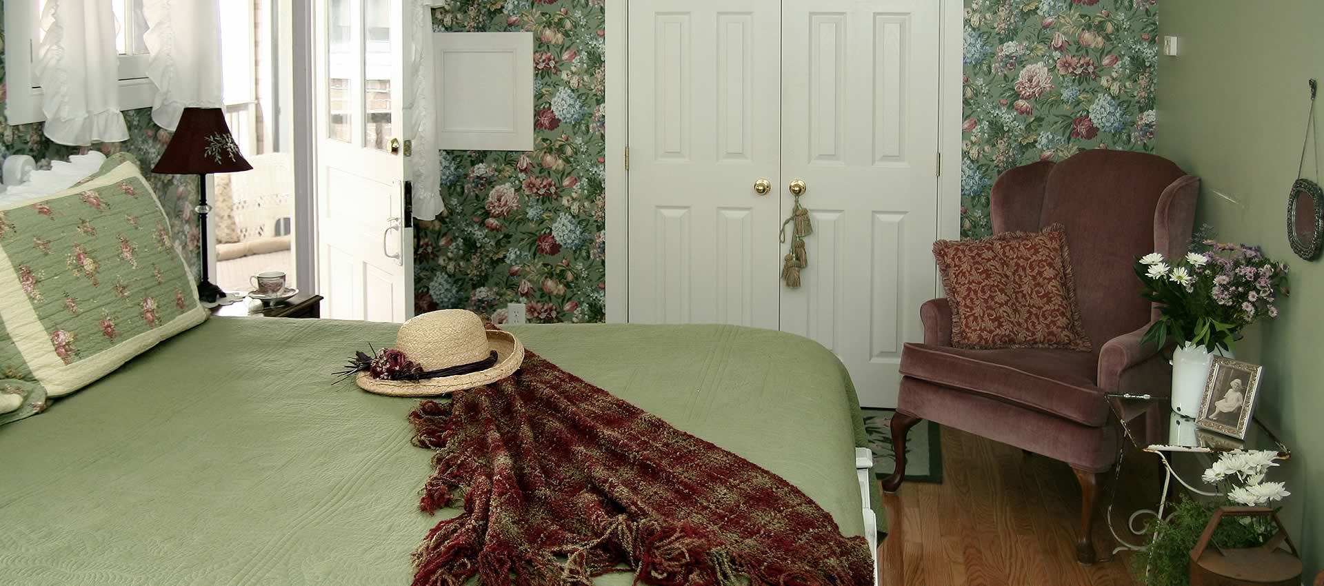 Dorothy's Hideaway bed and closet